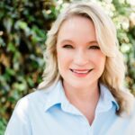 Podcast episode about declutter and joy with Tracy McCubbin and positive psychology expert Lisa Cypers Kamen
